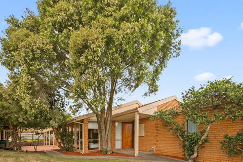 StayAU 3BRM Family Home Netflix Pet-Friendly - Accommodation Search 1