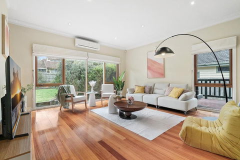 Stunning Family Home The Heart Of Box Hill North - Accommodation Search 0