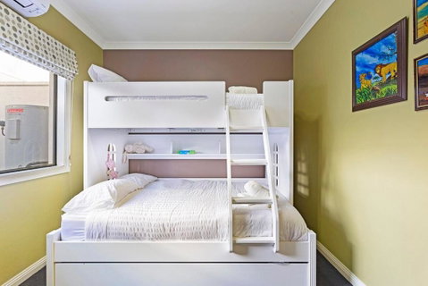Stunning Oceanviews With Large Balcony 3bed 2bath - Accommodation Search 3