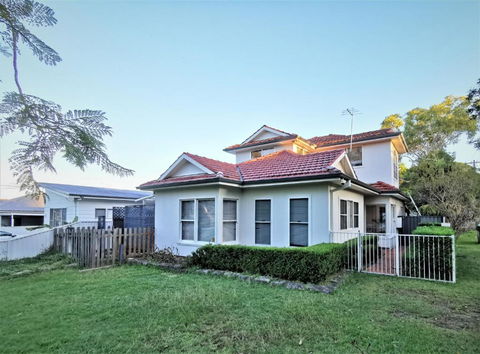 Sydney Meets Miranda, Comfy 4 Bedrooms Corner House - Accommodation Search 1