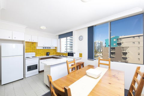 Beachpoint, Unit 303, 28 North Street - Accommodation Search 2