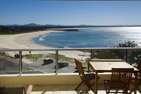 Beachpoint, Unit 402, 28 North Street - Accommodation Search 0