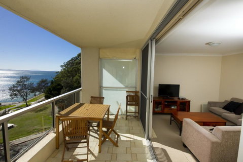 Beachpoint, Unit 402, 28 North Street - Accommodation Search 3