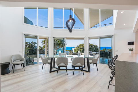 Beachside Luxury, Sunrise Beach - Accommodation Search 3