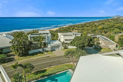 Beachside Luxury, Sunrise Beach - Accommodation Search 2