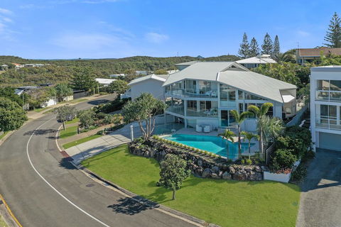 Beachside Luxury, Sunrise Beach - Accommodation Search 0