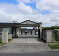 Beaconsfield Lodge Motel