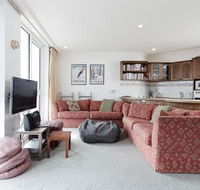 Beehive 14 - Accommodation Search