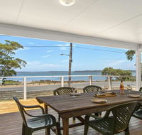 Bellevue - overlooking serene Lake Woolumboola - Accommodation Search