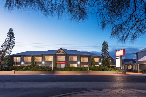 Bellevue On The Lakes - Accommodation Search 0