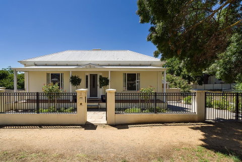 Berkeley Street Townhouse - Accommodation Search 0