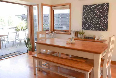 Best Location In Hobart! Luxury 4 Bedroom With Stunning Views - Accommodation Search 2