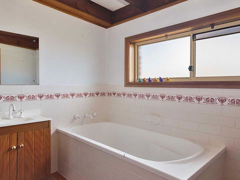 Birubi Beach House' 14 Campbell Avenue - Fantastic House And Close To The Surf Beach - Accommodation Search 2