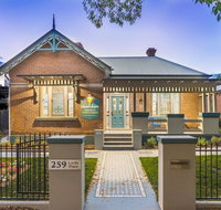 Blue Door Apartments Heritage Charm in CBD