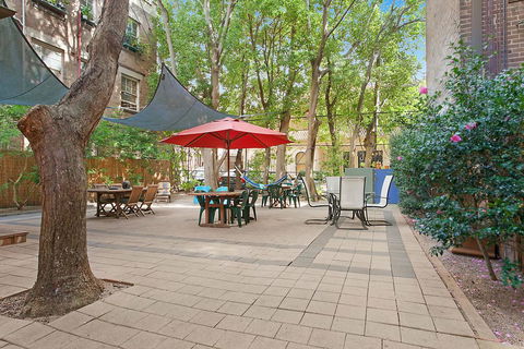 Blue Parrot Youth Hostel - Accommodation Search 1