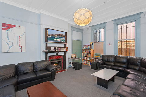 Blue Parrot Youth Hostel - Accommodation Search 3