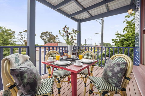 Blue Rosella On Piper - Accommodation Search 3
