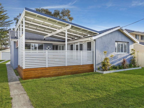 Blue Summer House - Accommodation Search 0