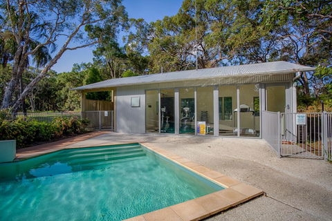 Bluewater 1 - Rainbow Shores, Amazing Location, Easy Walk To Beach, Pool, Aircon, Outdoor Spa - Accommodation Search 3