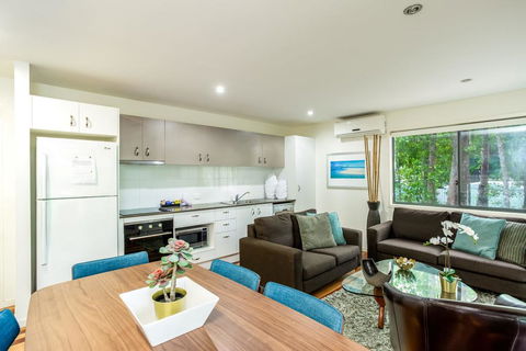 Bluewater 1 - Rainbow Shores, Amazing Location, Easy Walk To Beach, Pool, Aircon, Outdoor Spa - Accommodation Search 0