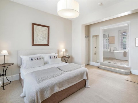 The Red Feather Inn - Accommodation Search 3