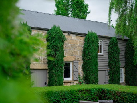 The Red Feather Inn - Accommodation Search 2
