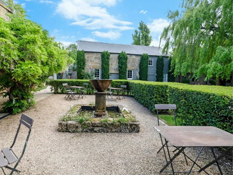 The Red Feather Inn - Accommodation Search 1