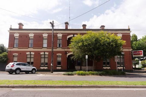 Thommos Pub - Accommodation Search 0