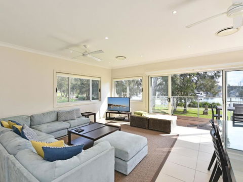 Wangi Lakehouse - Accommodation Search 1