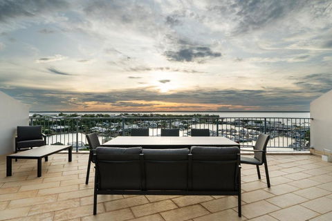 Anchor Point Penthouse 3BR With Marina Views - Pool - BBQs - Accommodation Search 1
