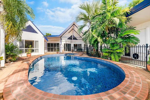 An Absolute Poolside Break By Casuarina Beach - Accommodation Search 0