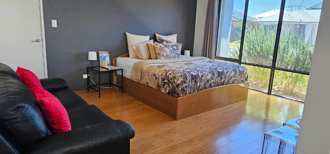 Private King Bed Guest Suite - Accommodation Search 2