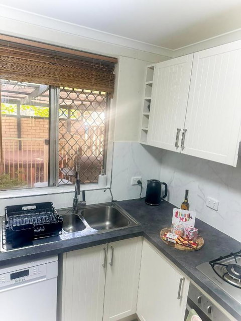 Queen Of The Desert Villa Secure & Gated 2 Bdrm Home - Accommodation Search 2