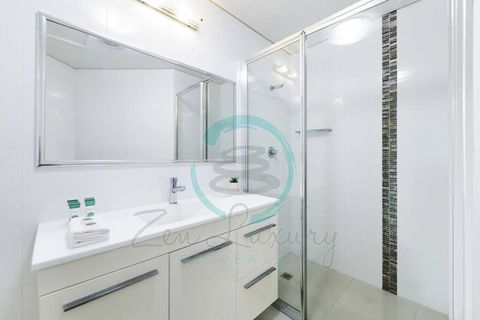 Zen On Stuart: 3-BR Penthouse Pad + Pool + BBQ - Accommodation Search 2