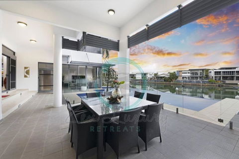 ZenLux: 4BR Bayview Mansion Infinity Pool + Cinema - Accommodation Search 3